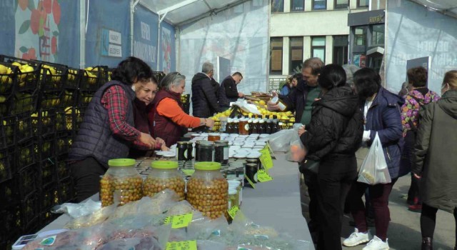 Kadıköyde depremzede yerel üreticilere destek için Dayanışma Pazarı yeniden kuruldu