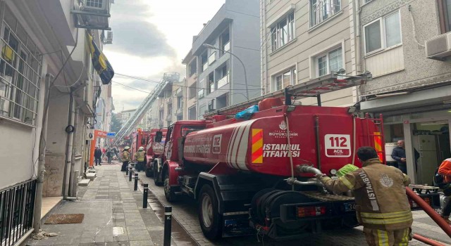 Kadıköyde kentsel dönüşüme giren binada korkutan yangın