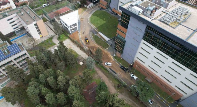 Kadıköyde Marmara Üniversitesi yerleşkesinde göçük: 1 işçi göçük altında kaldı