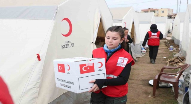 Kadınlar, Türk Kızılaya katkı sağlıyor