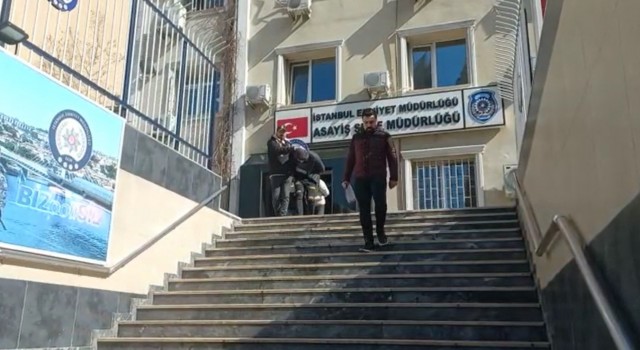 Kağıthanede girdikleri evden televizyon çalan hırsızlar kamerada