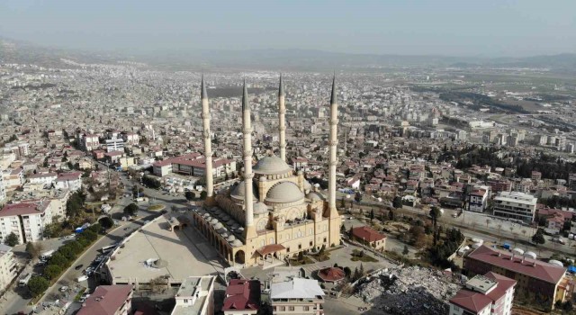 Kahramanmaraşın simgesi Abdülhamit Han Camii depremlere rağmen dimdik ayakta