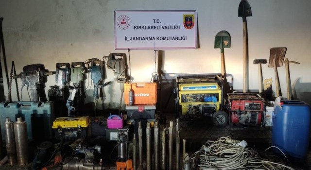 Kamp kurup kaçak kazı yaptılar