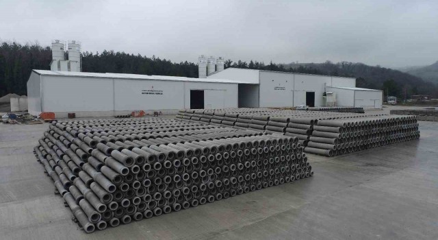 Karadenizin en büyüğü: Günde 3 bin metrekare parke ve 500 beton boru üretiyor
