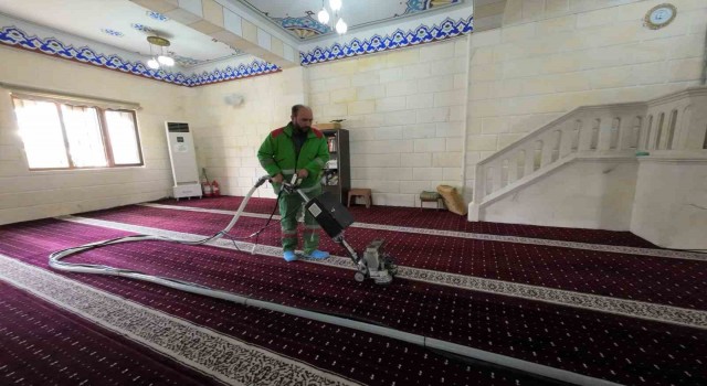 Karaköprüde camiler ramazan ayı için temizleniyor