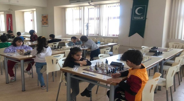 Karamanda ‘Yeşilay Haftası Satranç Turnuvası düzenlendi