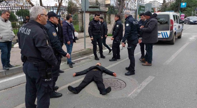 Kardeşini bıçaklayan genç sokakta baygın bulundu