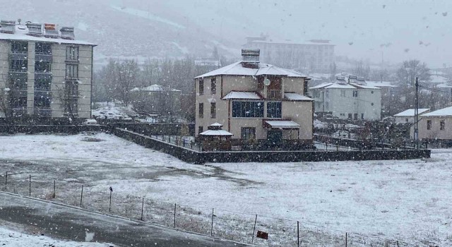 Karlıova beyaza büründü