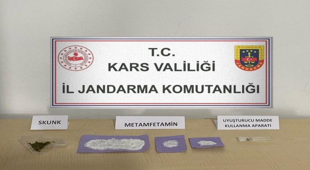 Karsta jandarmadan uyuşturucuya geçit yok