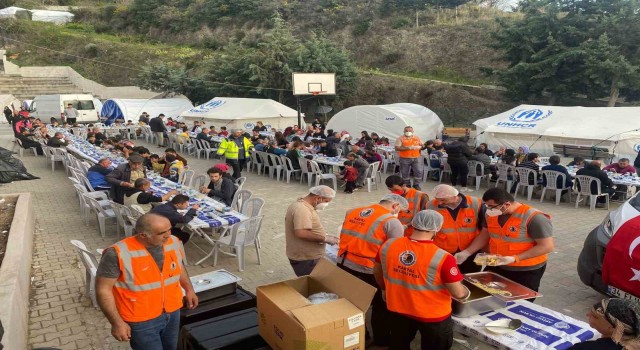 Kartal Belediyesi deprem bölgesi Hatayda iftar yemeği vermeye devam ediyor