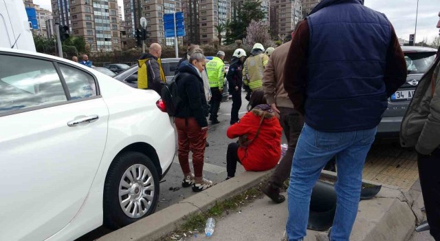 Kartalda 2 kişinin yaralandığı trafik kazası kamerada