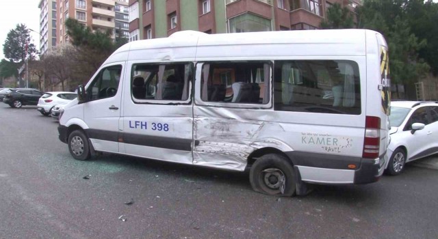 Kartalda freni boşalan kamyon 14 aracı biçti: 1 yaralı