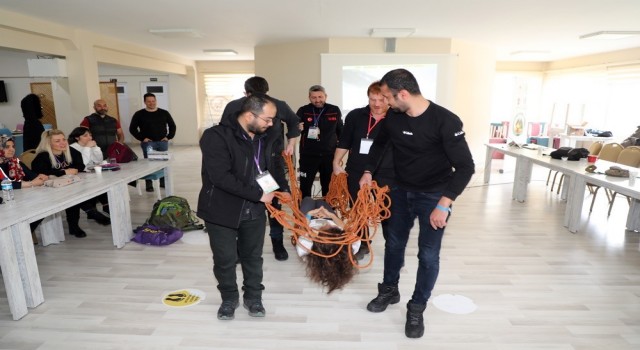 Kastamonu Üniversitesinde doğada ve afette hayatta kalma eğitimi