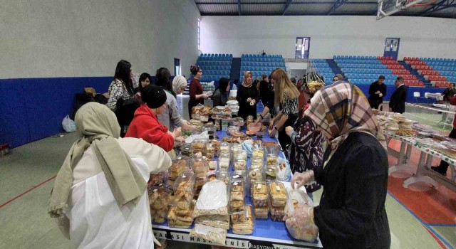 Kastamonuda 2,5 saatte binden fazla ürün satıldı, geliri depremzedelere bağışlandı