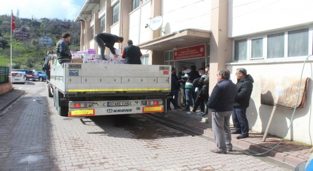 Kastamonudan deprem bölgesine Ramazan kolisi yardımı