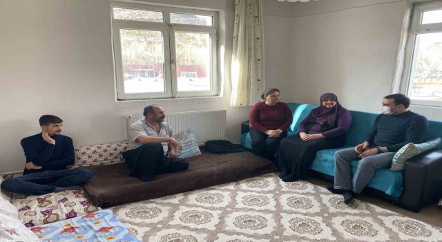Kaymakam Karakaştan Çınar ailesine anlamlı ziyaret