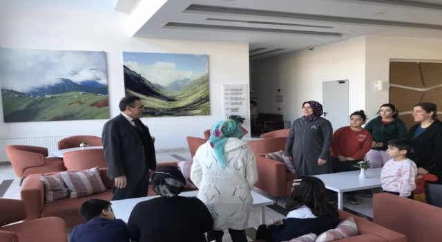 Kaymakam Memiş, depremzedeleri ziyaret etti