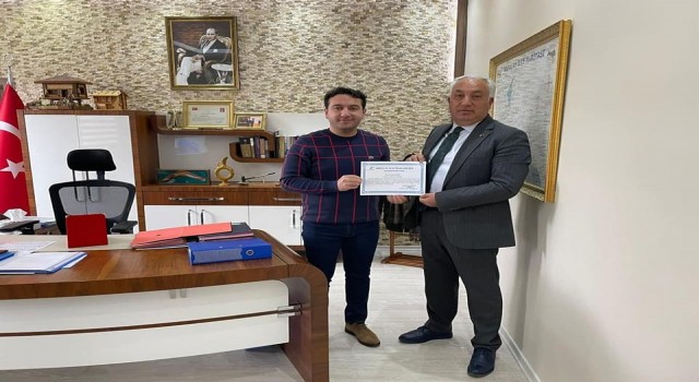 Kaymakam Özerdenden Başkan Altaya plaket