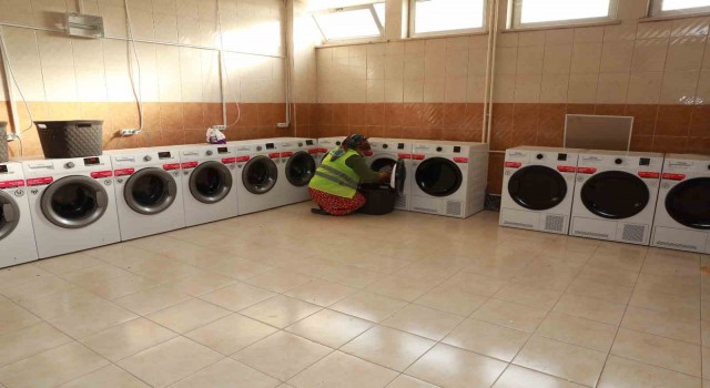 Kayseri Büyükşehirden deprem bölgesine çamaşır yıkama merkezi