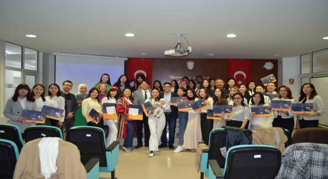 Kazakistandan gelen staj öğrencileri sertifikalarını aldı