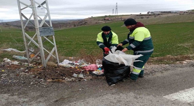 ‘Keçiören Belediyesi Doğayı Temizleme Timi yol kenarındaki kilolarca atığı bertaraf etti