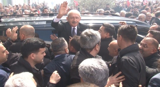 Kılıçdaroğluna İzmirde miting gibi karşılama