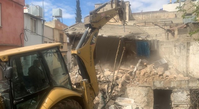 Kiliste ağır hasarlı binaların yıkımı sürüyor