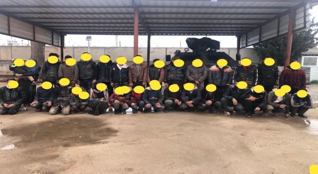 Kiliste arazide toplu halde dolaşan 30 göçmen yakalandı