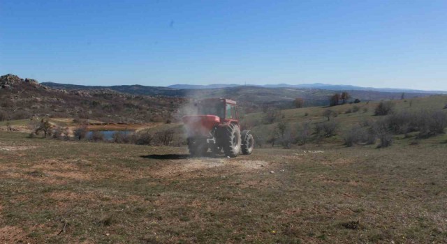 Kırklarelide meralara gübre uygulaması yapıldı: 15 ton gübre atıldı