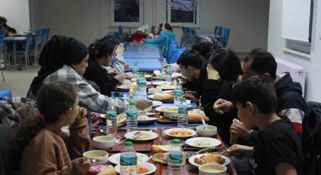 Kırklarelinde depremzedeler ilk iftarını yaptı