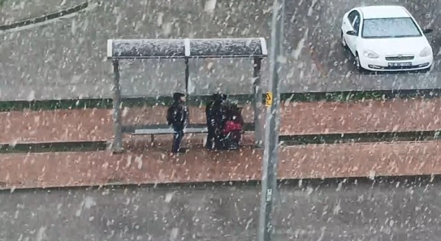 Kırşehirliler, Mart ayının son haftasında kar yağışı ile uyandı