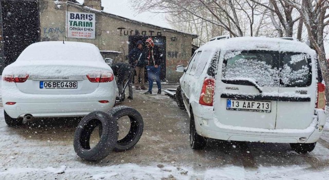 Kışın geri gelmesi lastikçilerin işine yaradı