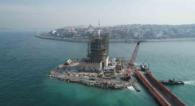 Kız Kulesinin restorasyon öncesi fotoğraflarında, betonda deniz kumu ve midye kabuğu ortaya çıktı