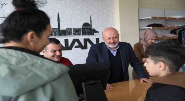 Kocasinandan depremzedelere giysi ve iaşe desteği