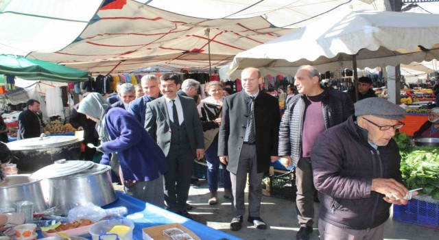 Köyceğizde depremzedeler yararına pazarda satış gerçekleştirildi