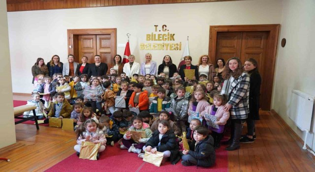 Kreş öğrencileri Başkan Subaşının 8 Mart Dünya Kadınlar Gününü kutladı