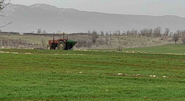 Kulpta çiftçiler ekinlerini gübrelemeye başladı
