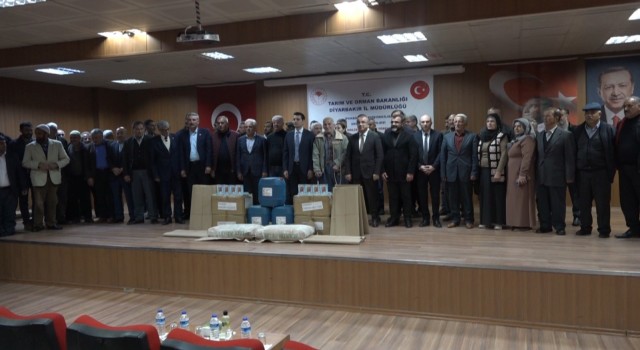 Kulpta ipekböceği üreticilerine malzeme desteği