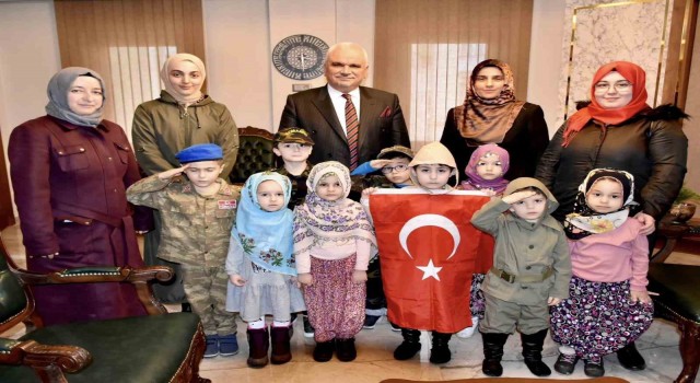 Kuran kursu öğrencileri ile bir araya geldi