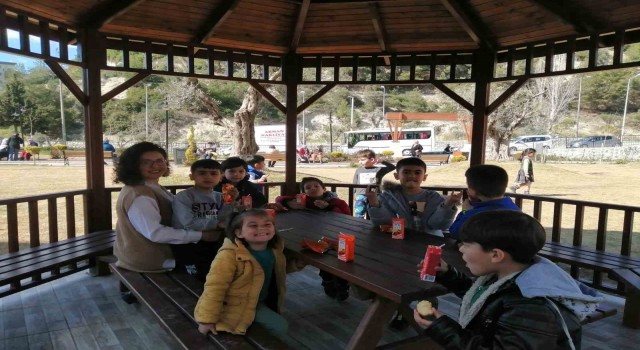 Kuşadalı çocuklar, Anne, Baba Çocuk Eğitim Merkezi sayesinde kütüphane ile tanıştı