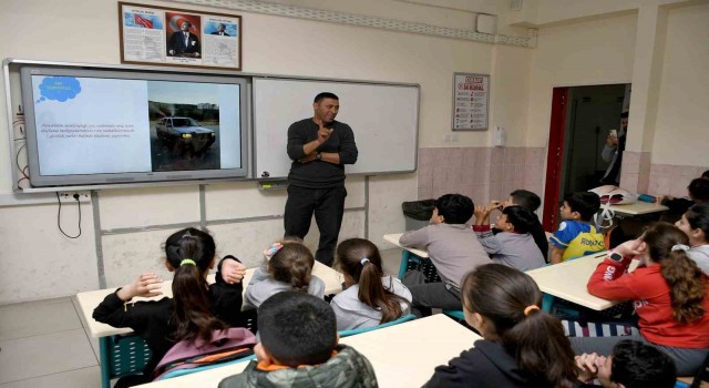 Kuşadası Belediyesinden öğrencilere vektörel mücadele eğitimi