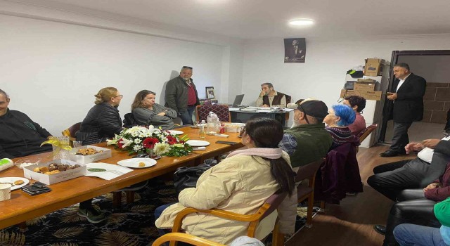 Kuşadası Gazeteciler Derneğinde Avcı, güven tazeledi