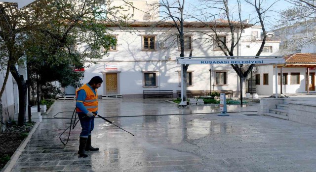 Kuşadasında Camiiler ibadete hazır