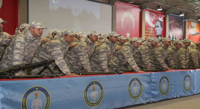 Kütahyada acemi eğitimini tamamlayan 2023-2B dönem askerler yemin etti