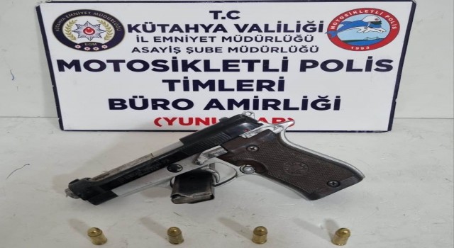 Kütahyada bir kişinin üzerinde ruhsatsız tabanca ele geçirildi