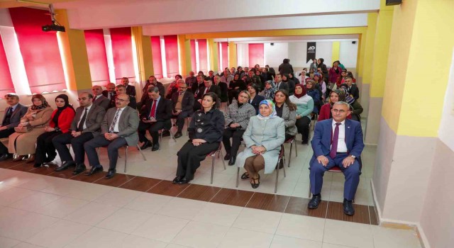 Kütahyada depremzede kadınlara yönelik konferans