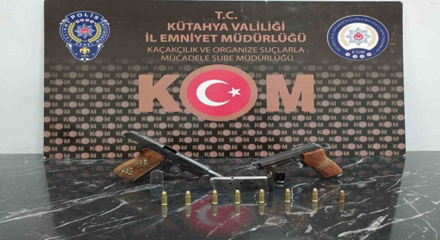 Kütahyada yasa dışı silah ticareti yaptıkları iddiasıyla 5 şüpheli gözaltına alındı