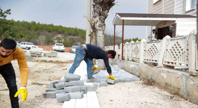 Kütahyanın 100. Yıl Mahallesine kilit taşı