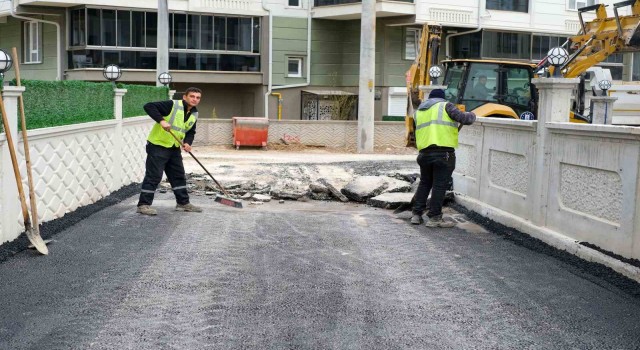 Kütahyanın Dumlupınar Mahallesine sıcak asfalt