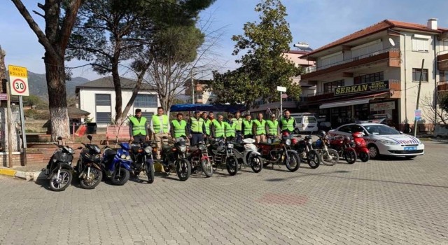 Kuyucakta bisiklet ve motosiklet sürücüleri reflektif yelek konusunda bilgilendirildi
